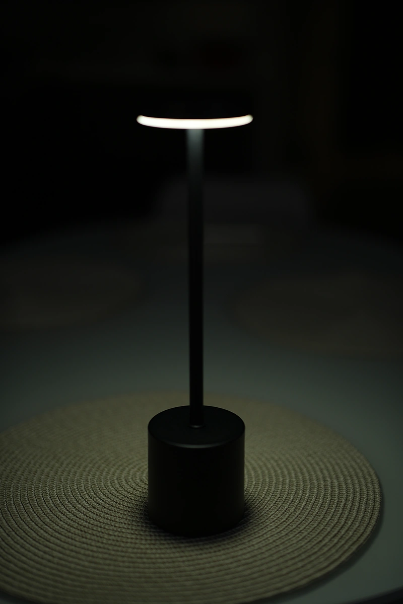 Лампа із можливістю зміни теплоти кольору світла