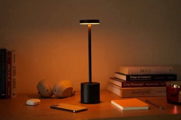 Лампа Mellora (металева, на акумуляторі, чорна)