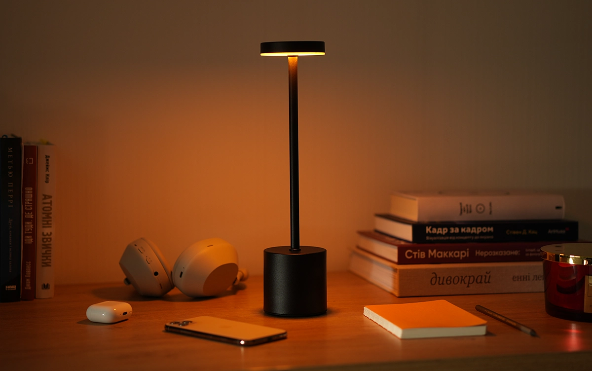 Світлодіодна лампа із дуже теплим (жовтим світлом)