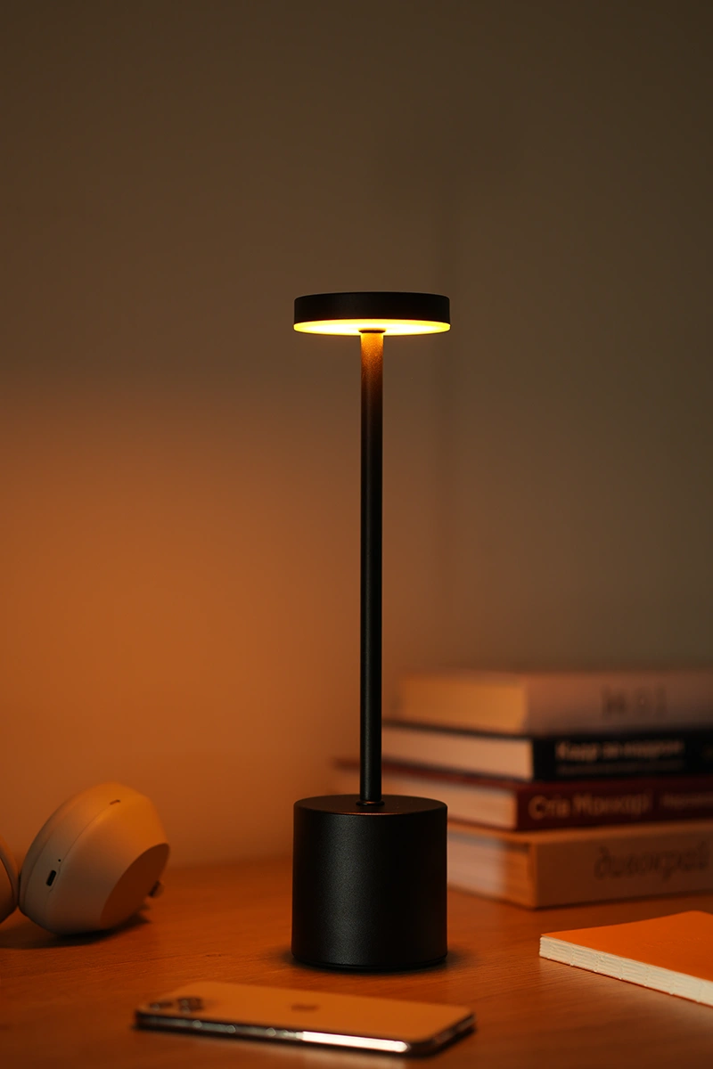 Світлодіодна лампа із дуже теплим атмосферним світлом