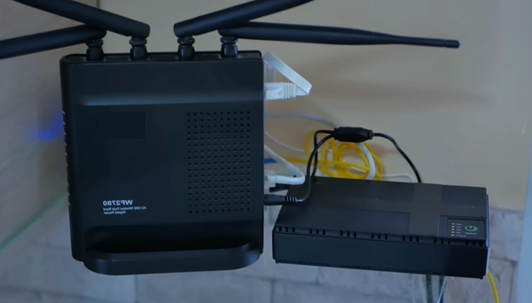 Живлення роутера та оптичного терміналу від ДБЖ 