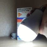 Аварійна LED лампочка 20 Вт в патрон E27 з акумулятором для освітлення під час відключення світла