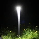 Вуличний світильник Solar Street Light BL BK120-6COB закріплений на стовпі